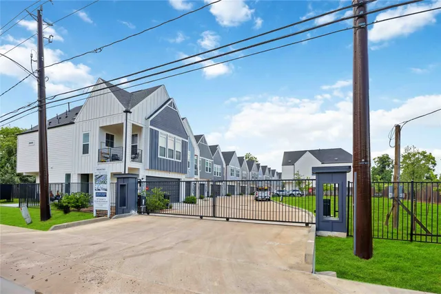 $2,400 | 6117 De Campo Street, Houston, TX 77091