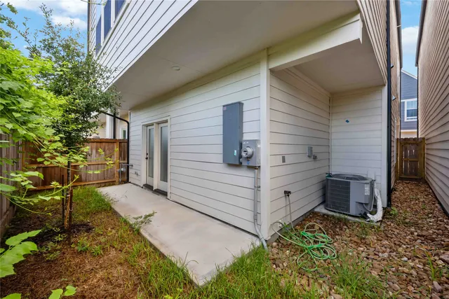 $2,400 | 6117 De Campo Street, Houston, TX 77091