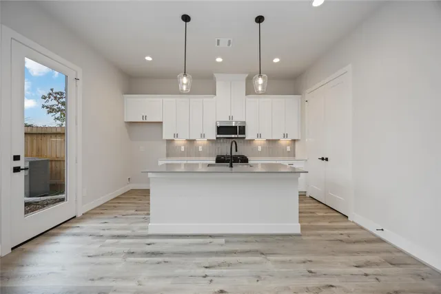 $2,400 | 6117 De Campo Street, Houston, TX 77091