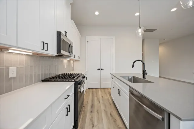 $2,400 | 6117 De Campo Street, Houston, TX 77091