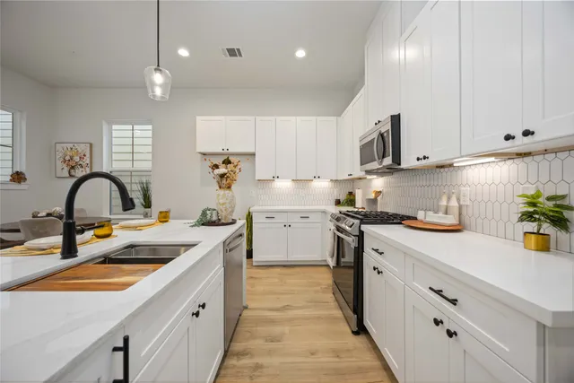 $2,400 | 6117 De Campo Street, Houston, TX 77091