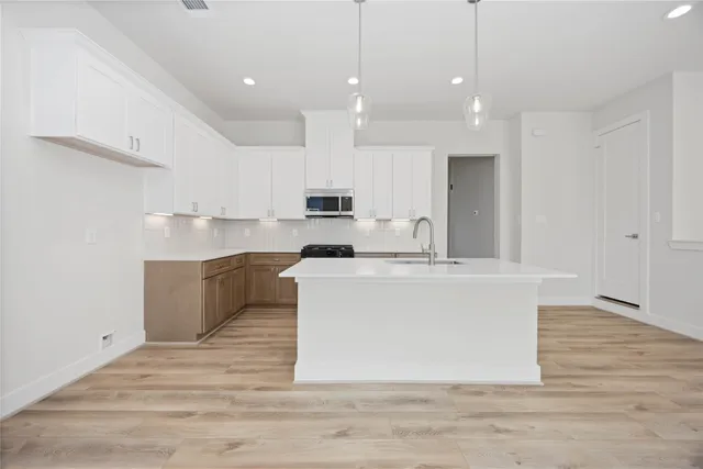 $2,400 | 6117 De Campo Street, Houston, TX 77091