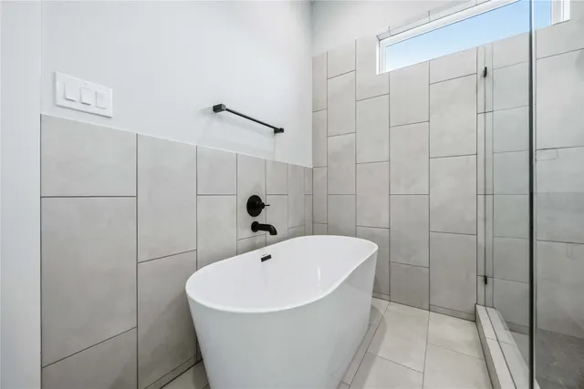 $2,400 | 6117 De Campo Street, Houston, TX 77091