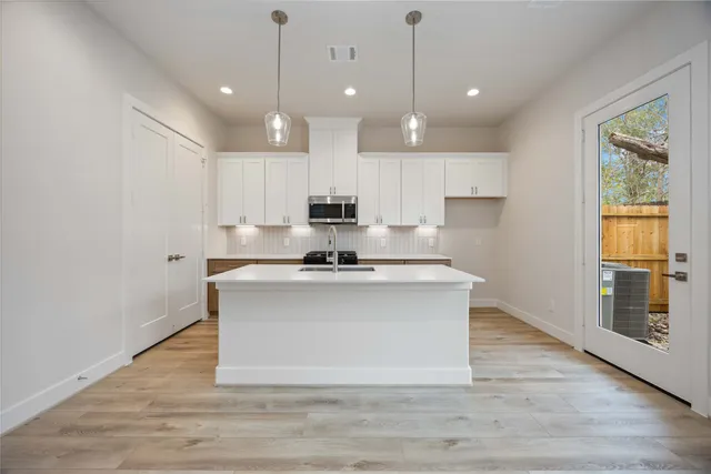 $2,400 | 6117 De Campo Street, Houston, TX 77091