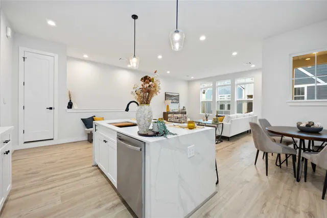 $2,400 | 6117 De Campo Street, Houston, TX 77091