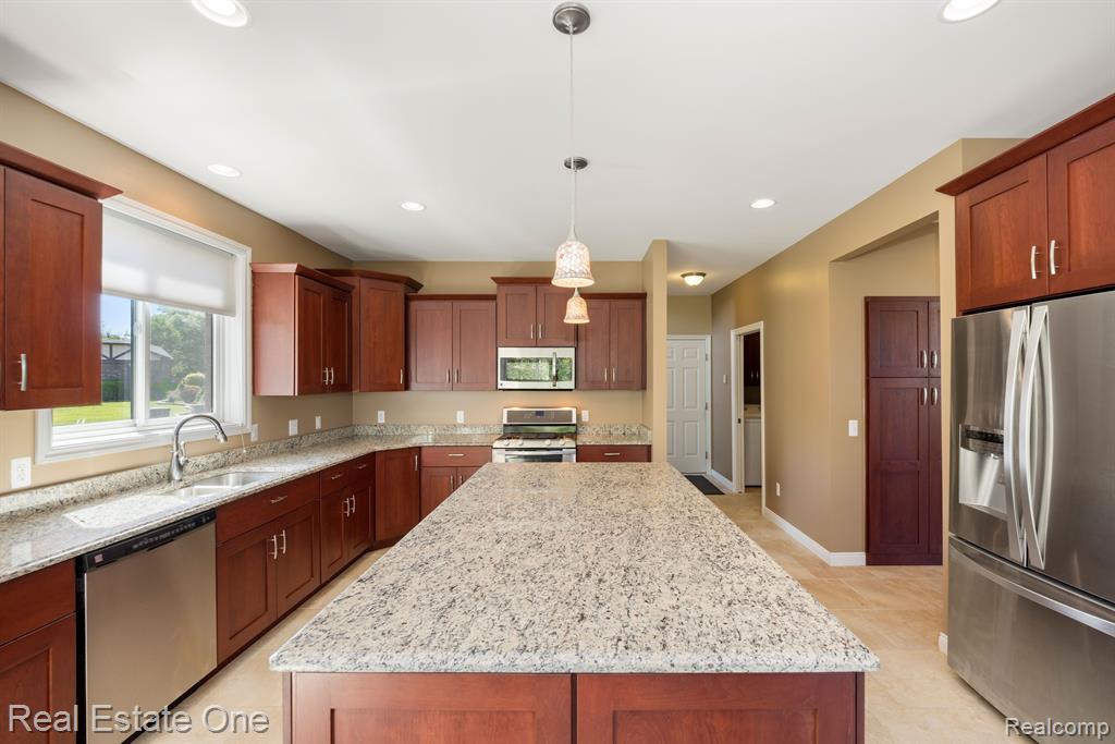 630 Lockmoore Court Rochester Hills, MI 48307 - Photo 15 of 65