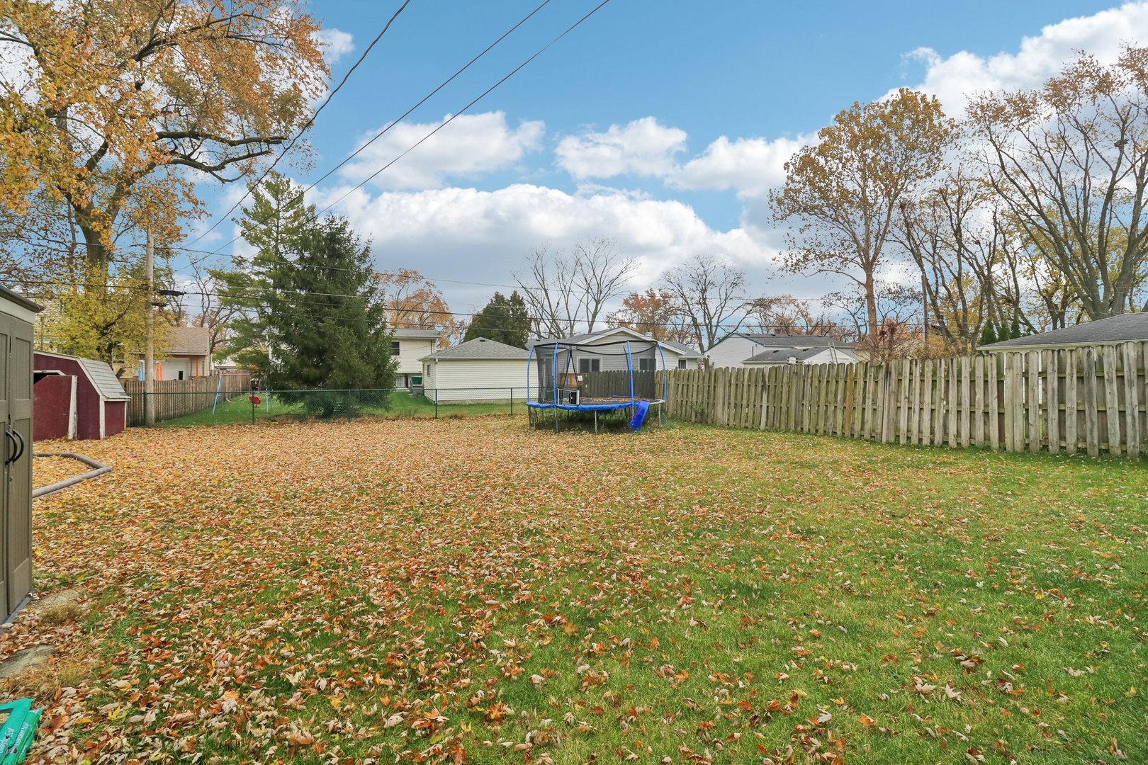 610 Maple Drive Buffalo Grove, IL 60089 - Photo 36 of 39 a backyard of a house with lots of green space