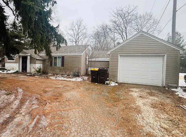 a view of house with a outdoor space