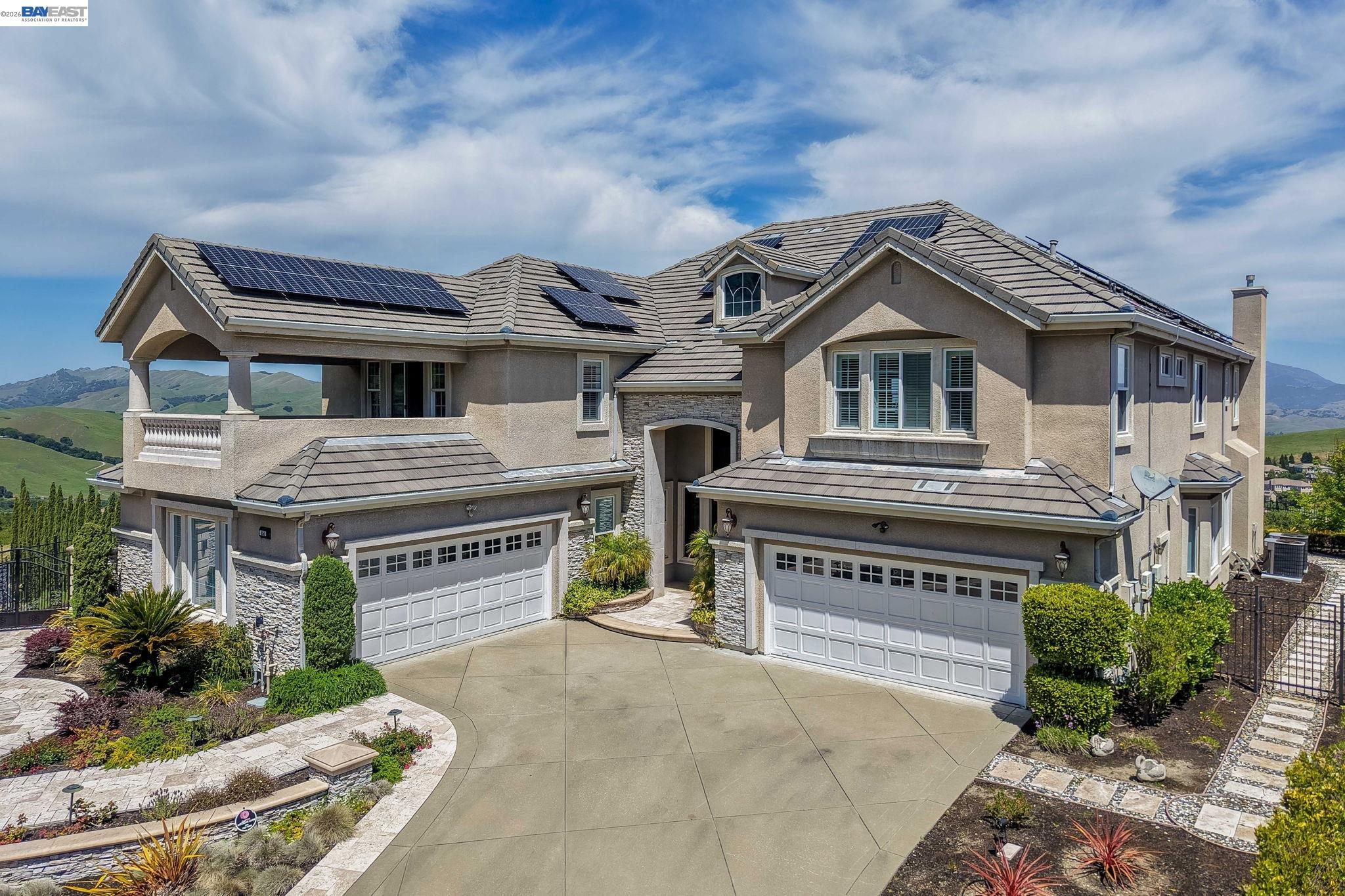 950 Winsford Court San Ramon, CA 94583 - Photo 2 of 68 a front view of a house with a garage