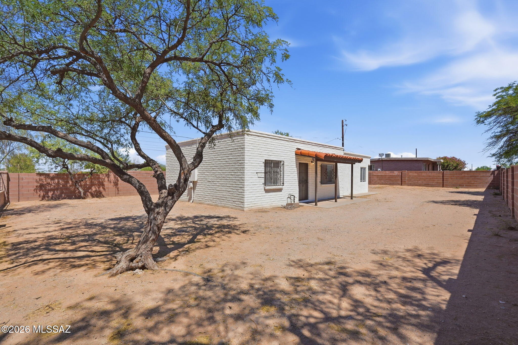 136 West Elvira Road Tucson, AZ 85756 - Photo 4 of 27 a house with a tree in the background