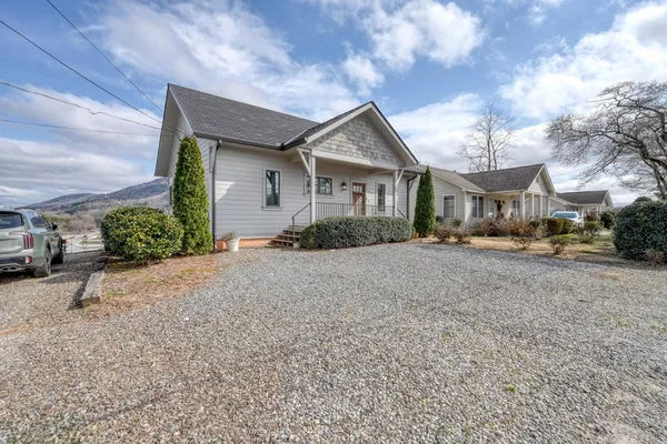 $3,000 | 56 Oak Crescent Circle, Clayton, GA 30525