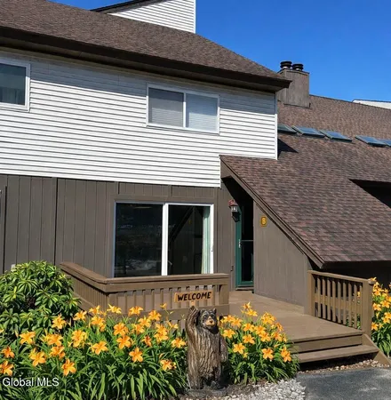 $195,000 | 11 Overlook Lane North, Unit B, Warrensburg, NY 12817