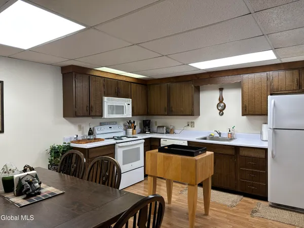 $195,000 | 11 Overlook Lane North, Unit B, Warrensburg, NY 12817