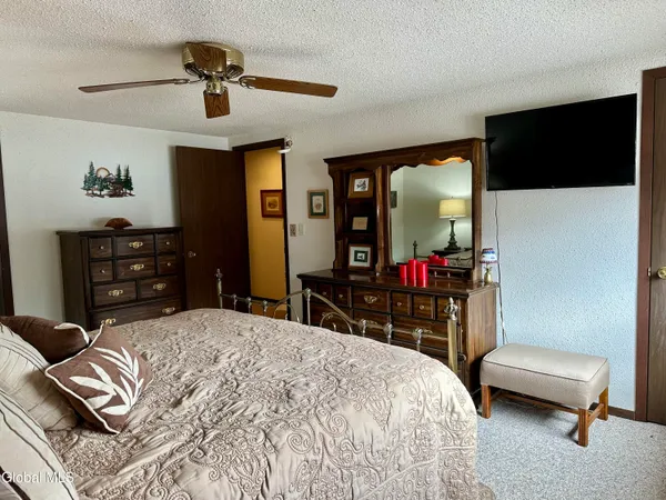 $195,000 | 11 Overlook Lane North, Unit B, Warrensburg, NY 12817