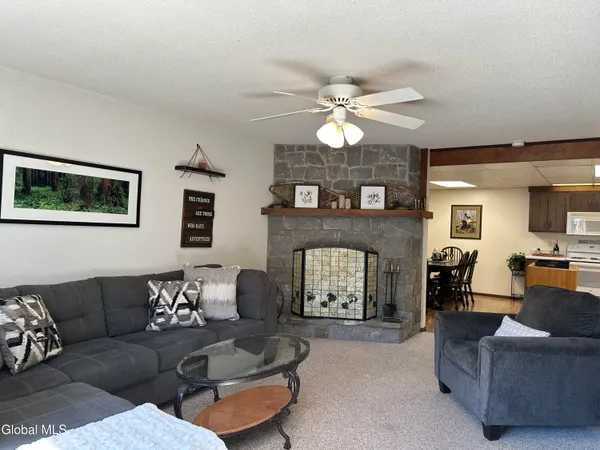 $195,000 | 11 Overlook Lane North, Unit B, Warrensburg, NY 12817