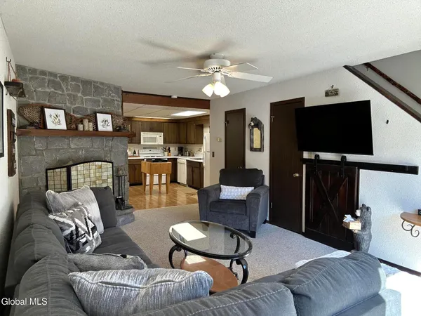 $195,000 | 11 Overlook Lane North, Unit B, Warrensburg, NY 12817