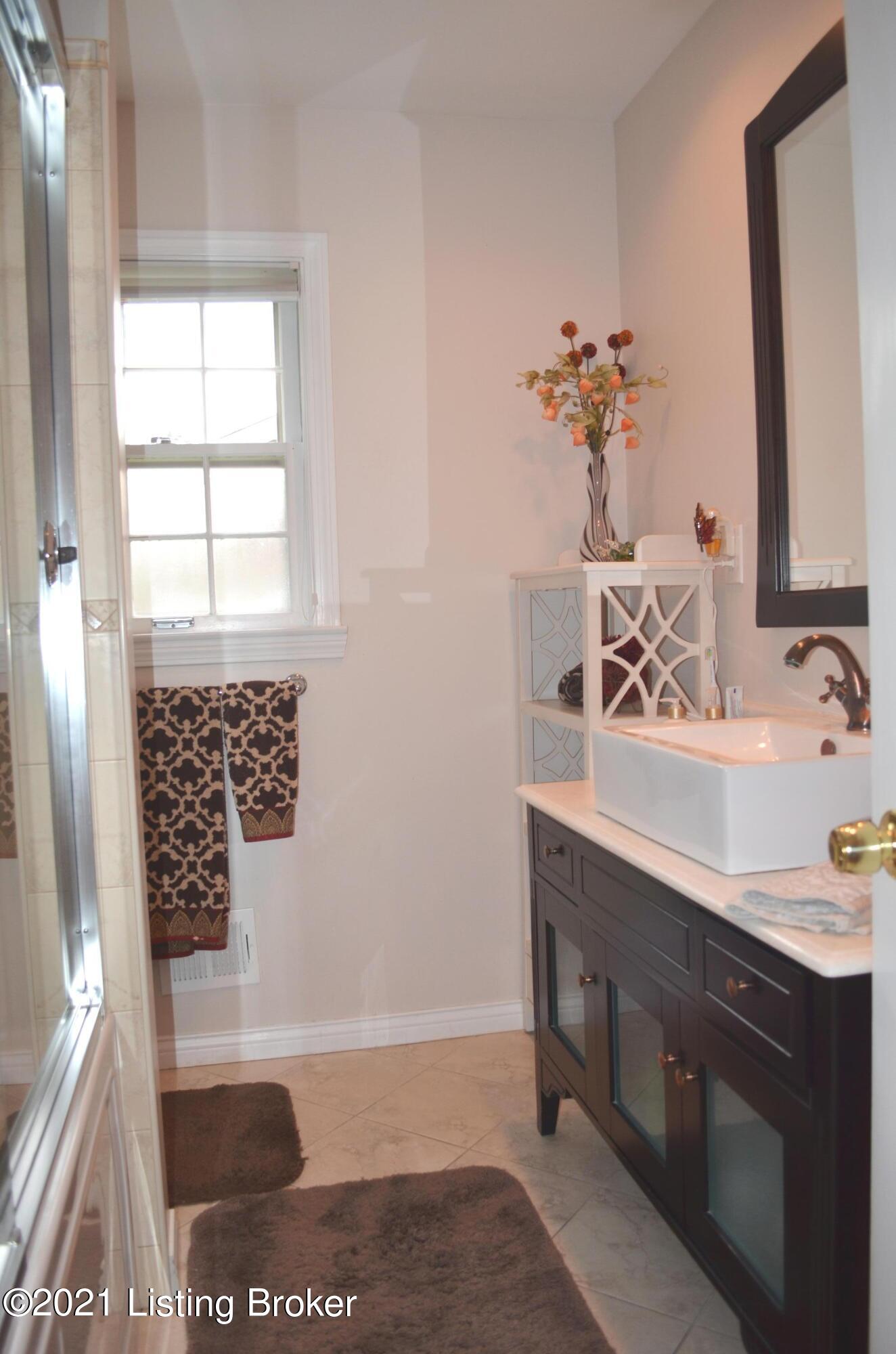 7807 Circle Crest Road Louisville, KY 40241 - Photo 17 of 22 15 bath