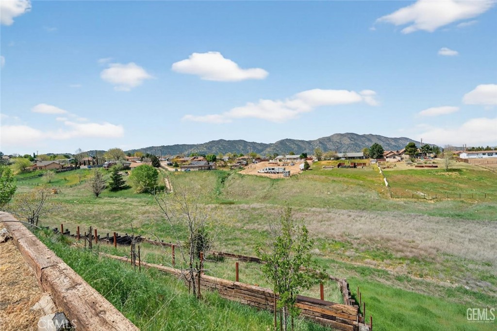 21601 Westwood Boulevard Tehachapi, CA 93561 - Photo 2 of 32