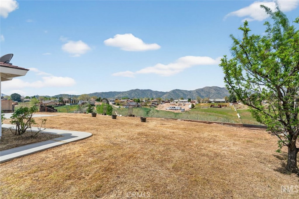 21601 Westwood Boulevard Tehachapi, CA 93561 - Photo 4 of 32