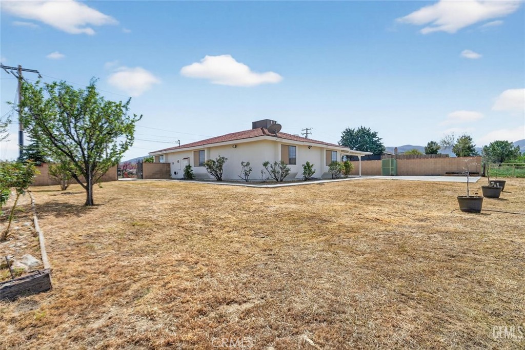 21601 Westwood Boulevard Tehachapi, CA 93561 - Photo 6 of 32