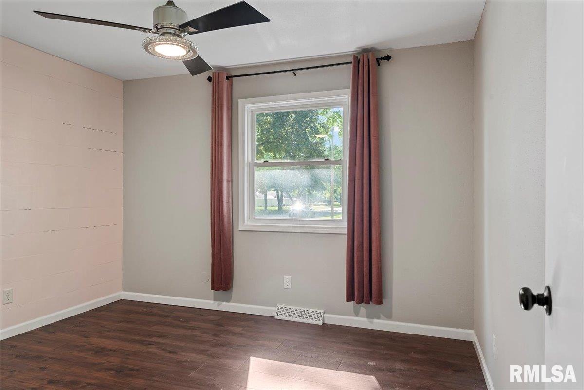 2489 Arrowhead Drive Springfield, IL 62702 - Photo 23 of 40