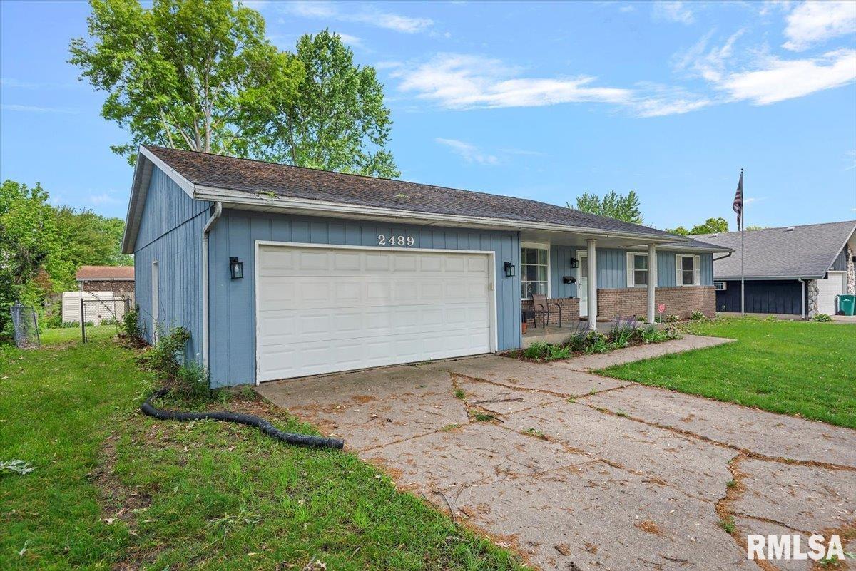 2489 Arrowhead Drive Springfield, IL 62702 - Photo 3 of 40