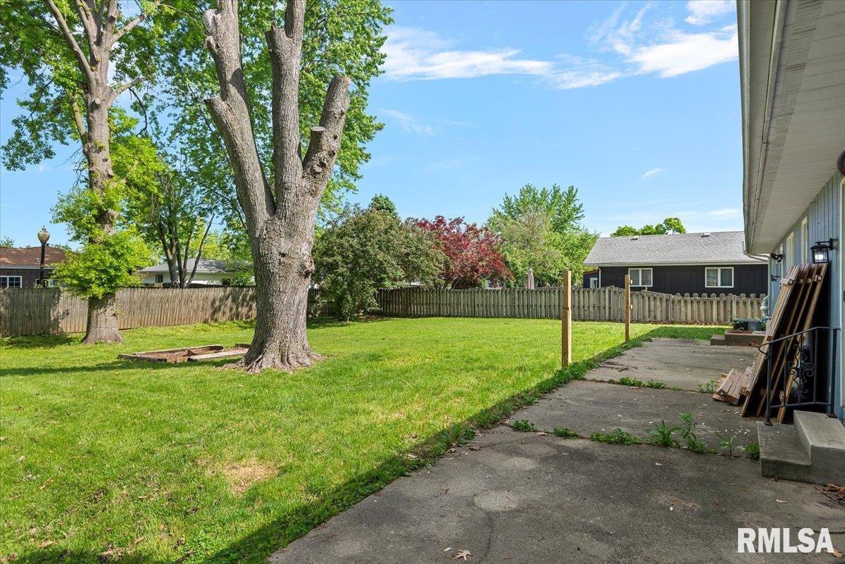 2489 Arrowhead Drive Springfield, IL 62702 - Photo 36 of 40