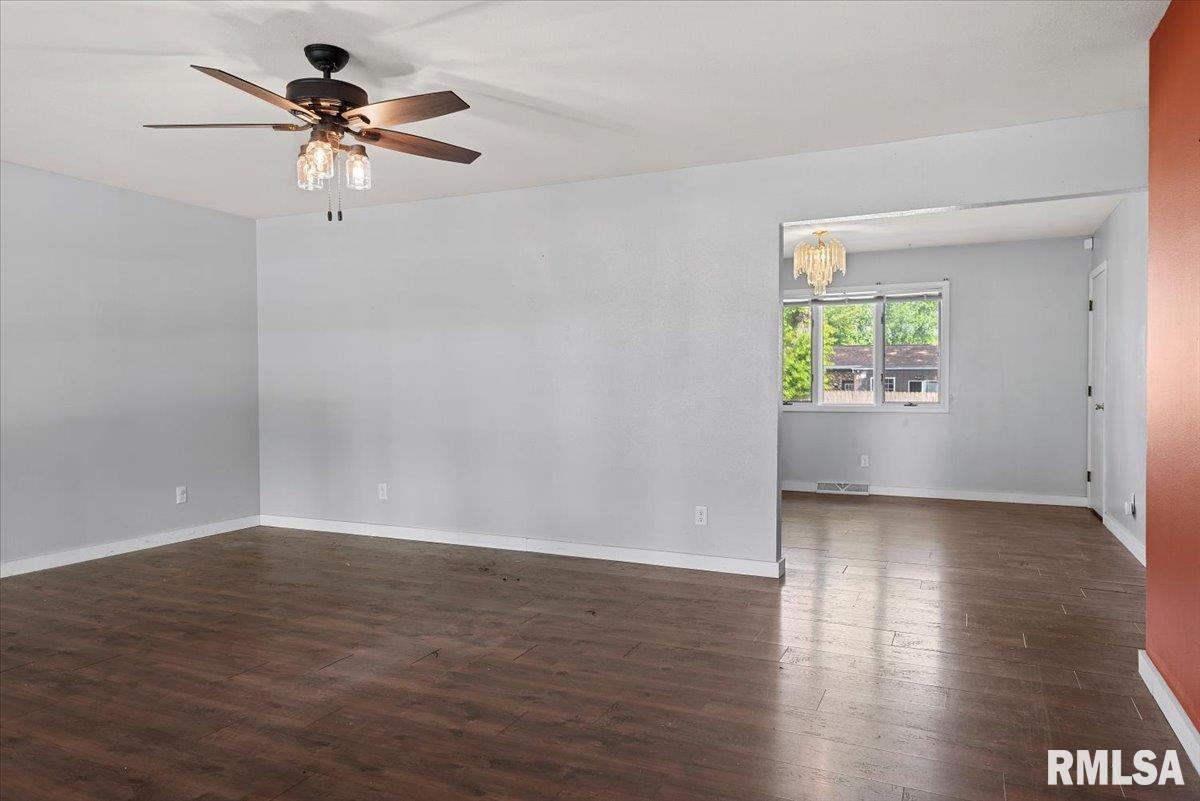 2489 Arrowhead Drive Springfield, IL 62702 - Photo 4 of 40