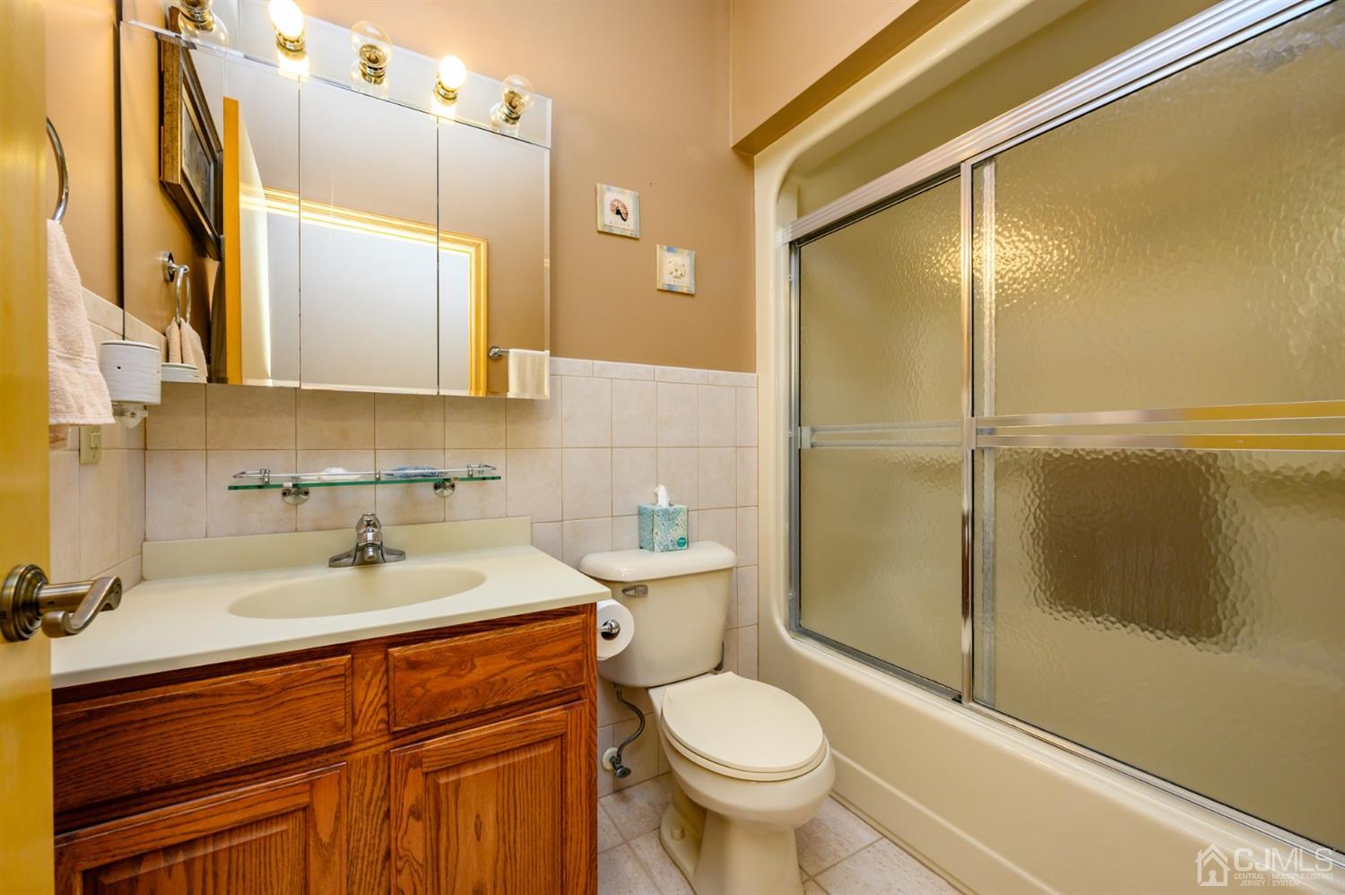26 Weber Road Bridgeton, NJ 08302 - Photo 22 of 43 a bathroom with a sink toilet and shower