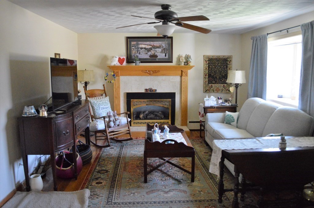 31 Manor Road Auburn, MA 01501 - Photo 4 of 16 Gallery Image 4