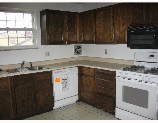 103 Gable Road Cranberry Township, PA 16066 - Photo 3 of 8 Kitchen.