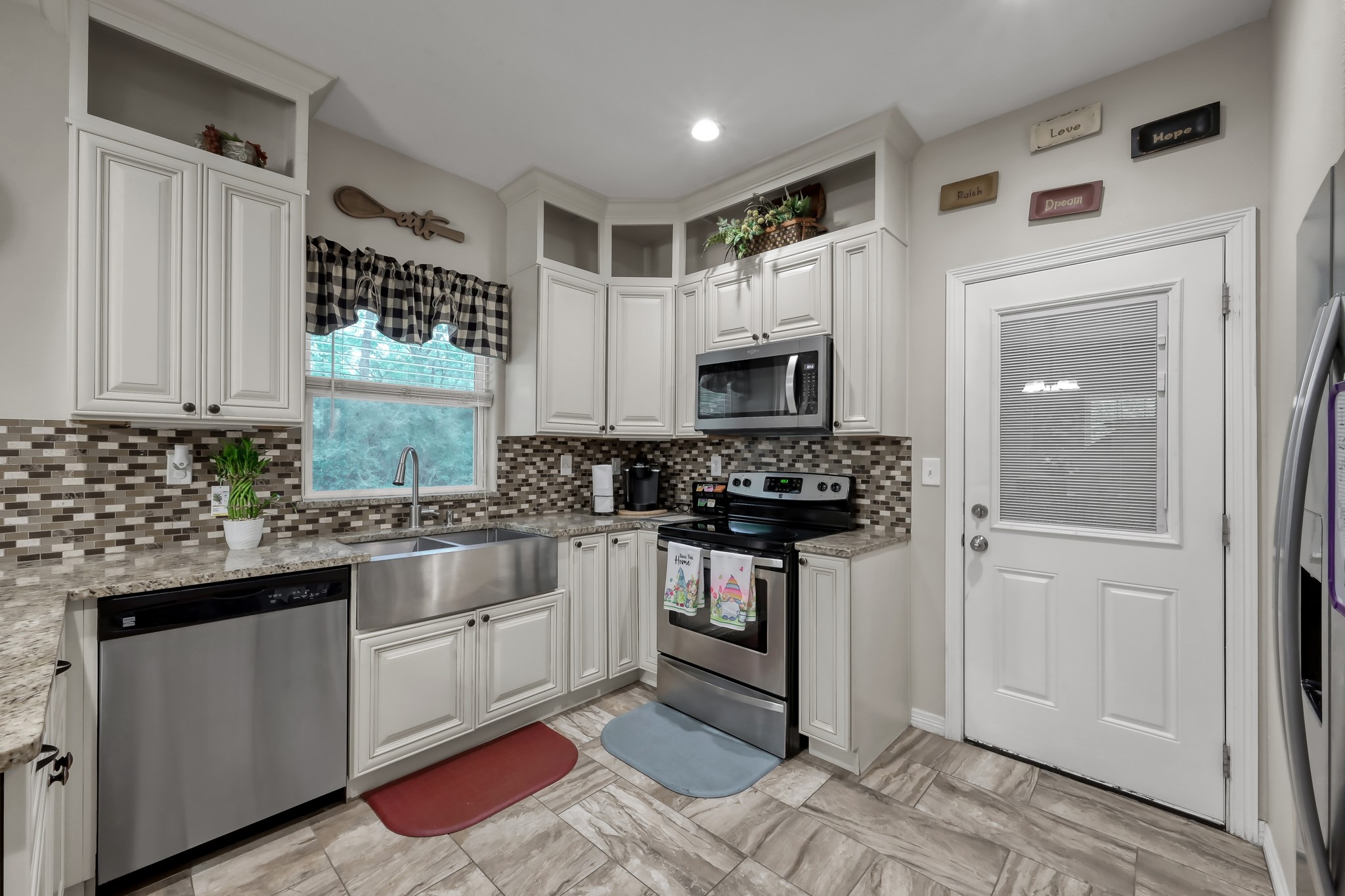 27 Lakewood Trinity, TX 75862 - Photo 14 of 36