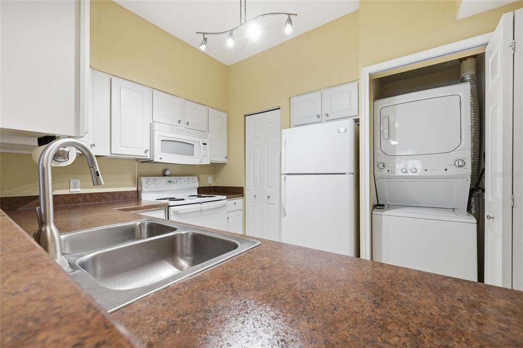 9172 Southwest 52nd Road, Unit 103 Gainesville, FL 32608 - Photo 8 of 31