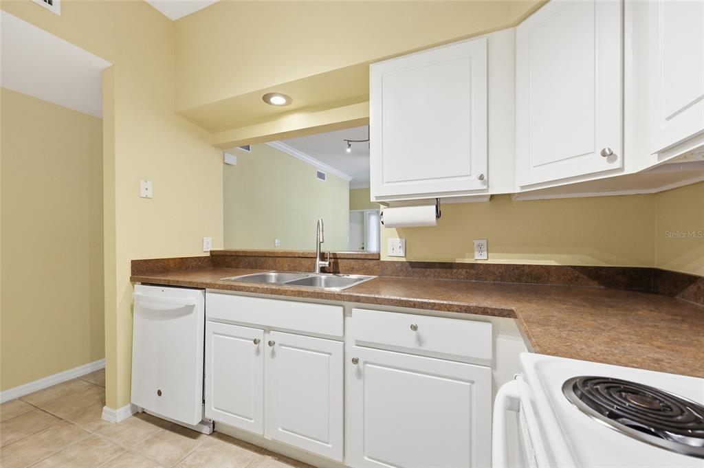 9172 Southwest 52nd Road, Unit 103 Gainesville, FL 32608 - Photo 9 of 31