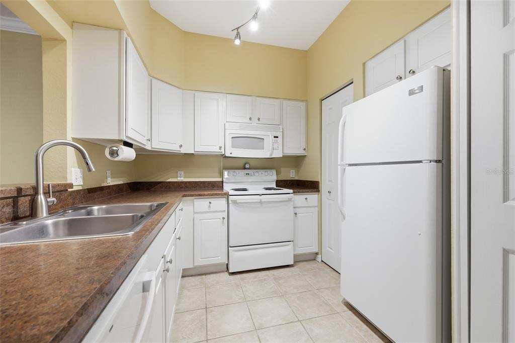 9172 Southwest 52nd Road, Unit 103 Gainesville, FL 32608 - Photo 10 of 31