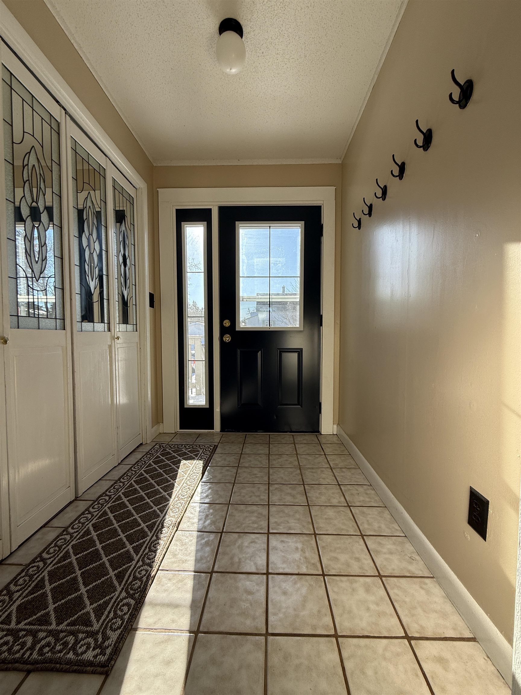 126 5th Street Northwest Chisholm, MN 55719 - Photo 6 of 35 Foyer featuring a textured ceiling and light tile patterned floors