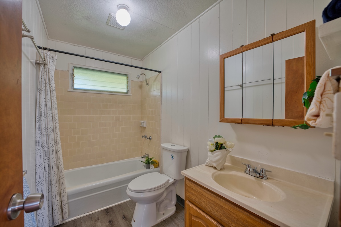 235 Malaai Road Hilo, HI 96720 - Photo 7 of 14 a bathroom with a sink a toilet and a bathtub