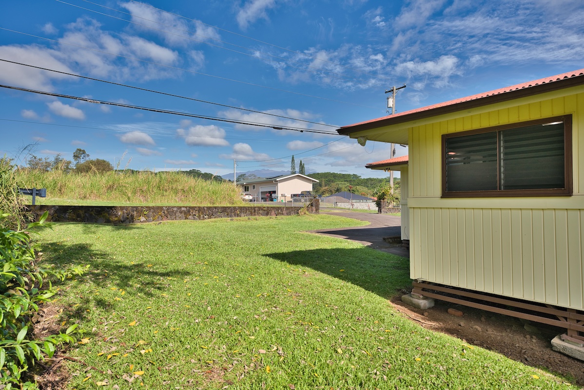 235 Malaai Road Hilo, HI 96720 - Photo 8 of 14 a view of a backyard with plants