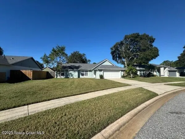 a view of a house with a backyard