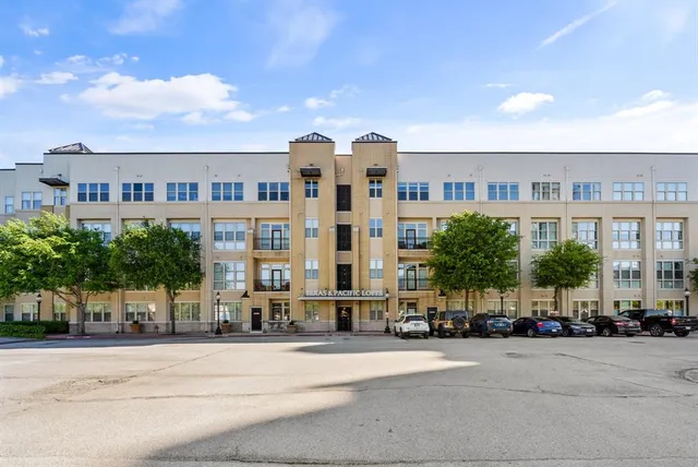 a view of outdoor space yard swimming pool and patio