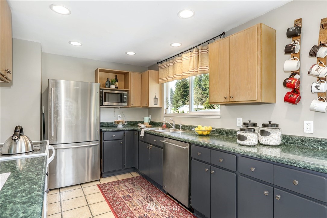 20620 Southeast 158th Street Renton, WA 98059 - Photo 5 of 26