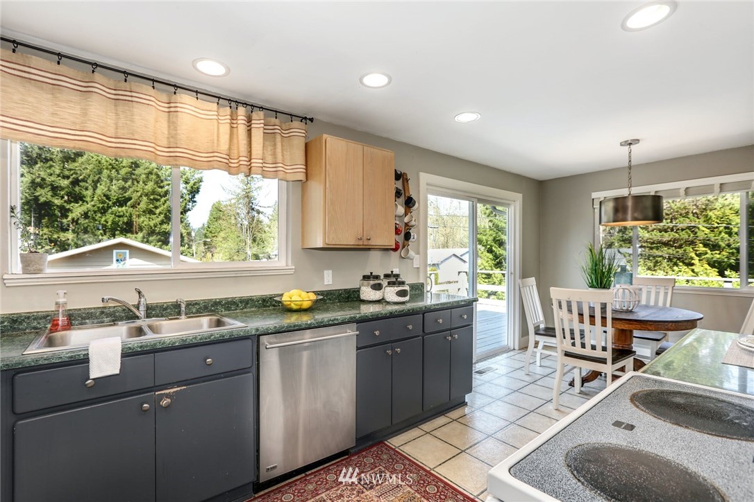 20620 Southeast 158th Street Renton, WA 98059 - Photo 6 of 26