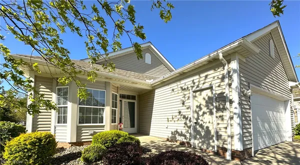 $290,000 | 135 Village Drive, Seven Hills, OH 44131