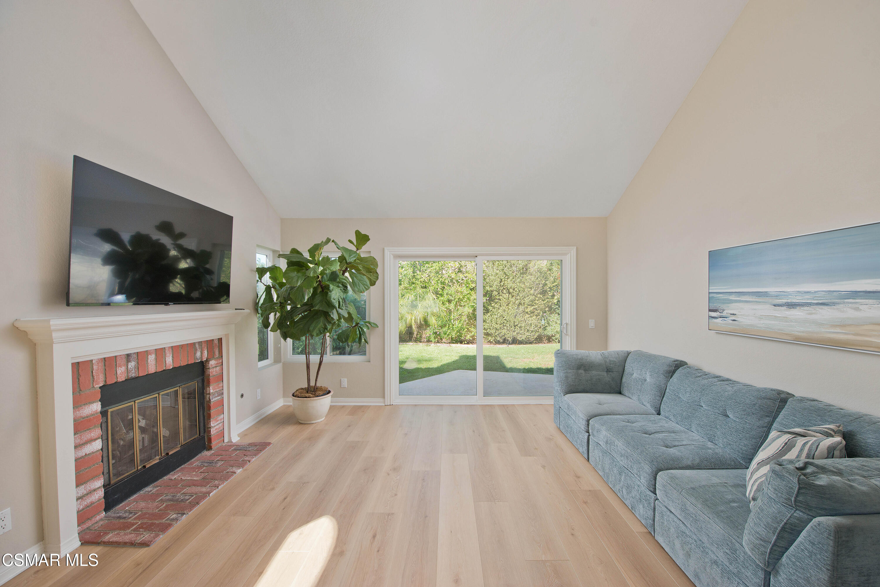 65 Iron Ridge Lane Simi Valley, CA 93065 - Photo 7 of 33 DSC_5569