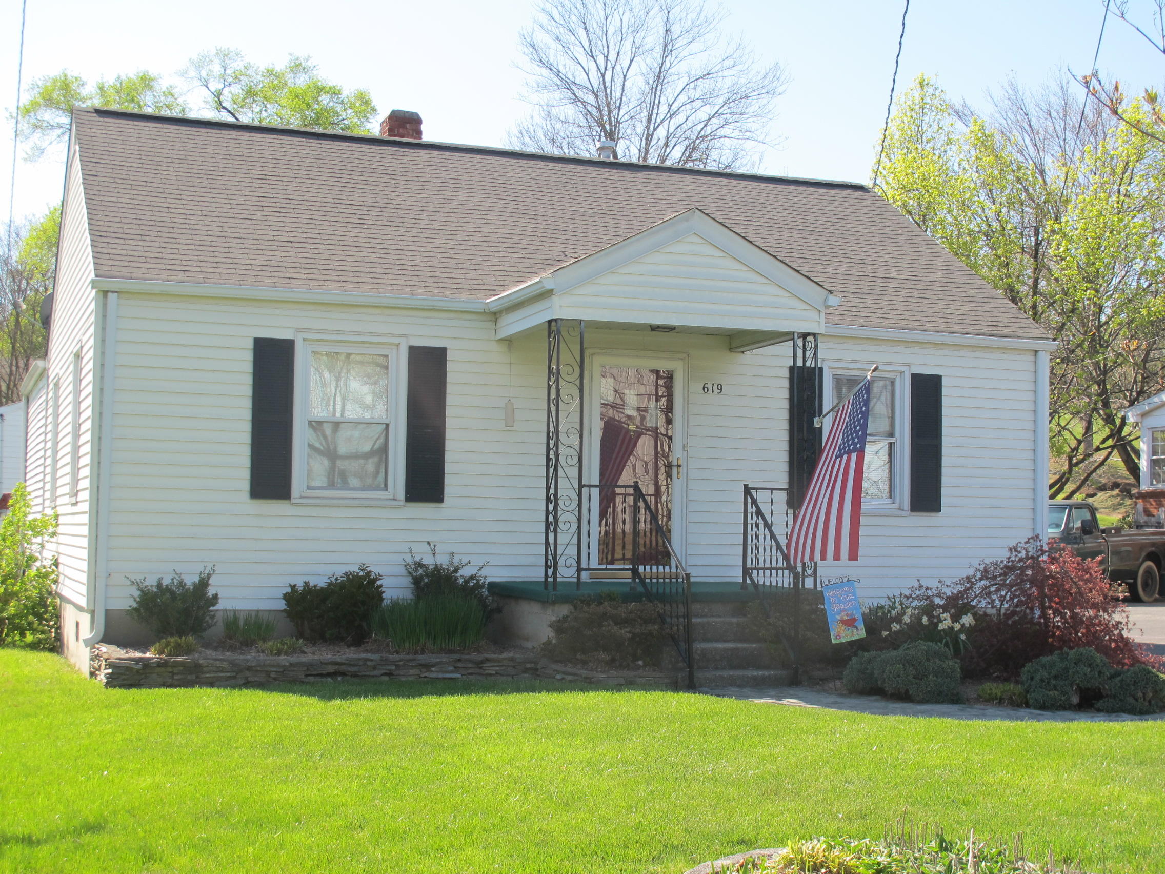 619 Kessler Mill Road Salem, VA 24153 - Photo 2 of 33 IMG_5543