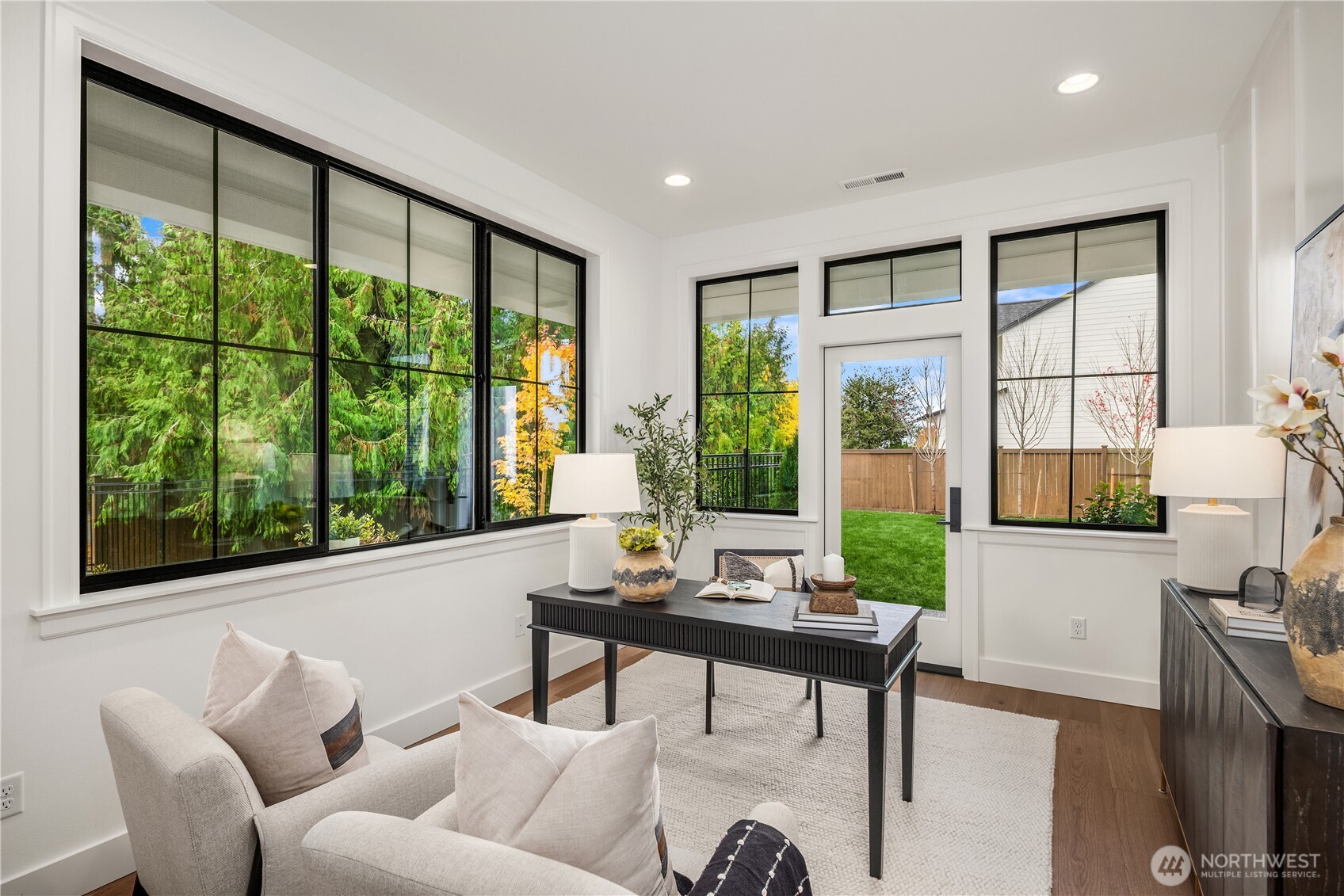 13988 Southeast 5th Street Bellevue, WA 98005 - Photo 3 of 39