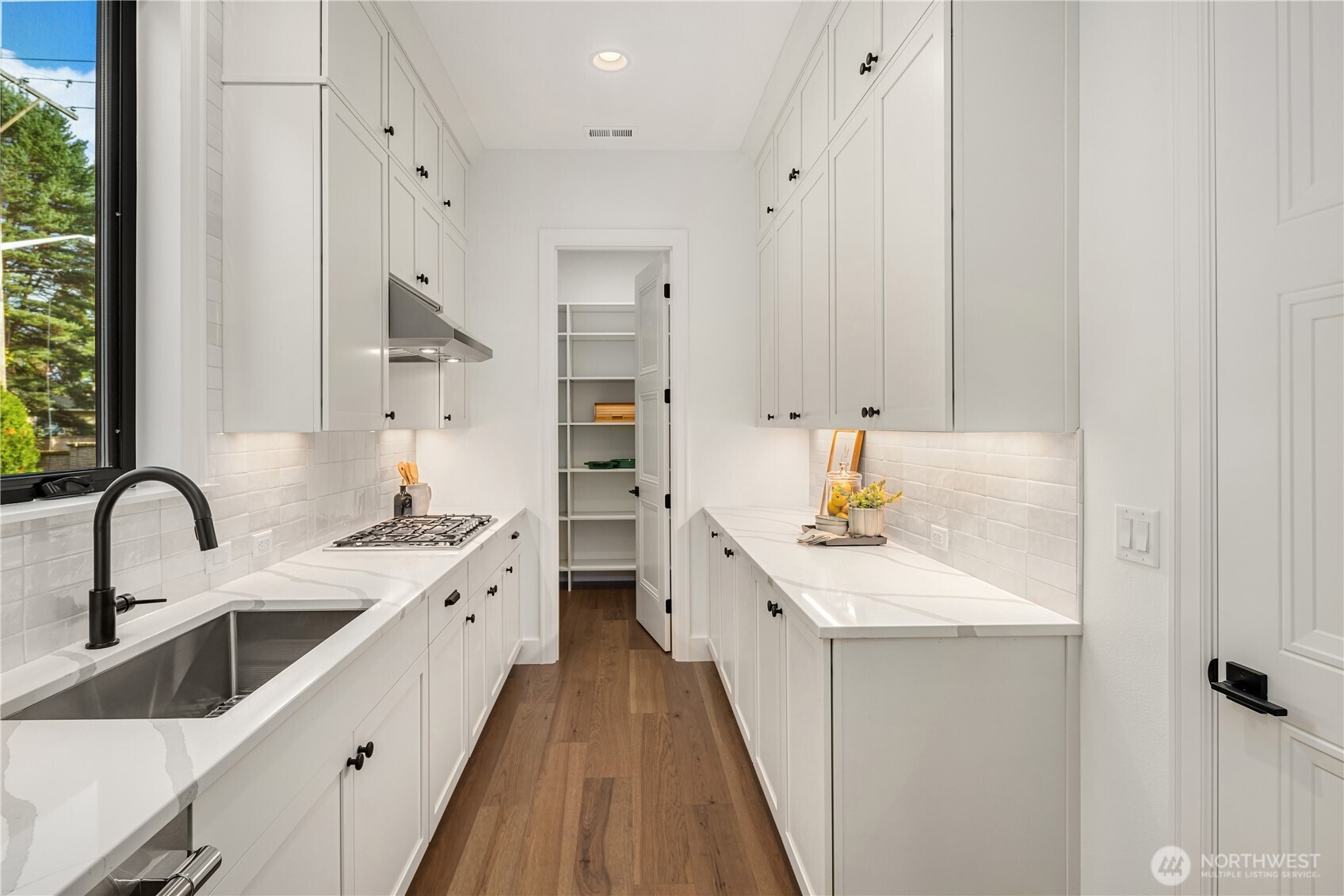 13988 Southeast 5th Street Bellevue, WA 98005 - Photo 7 of 39