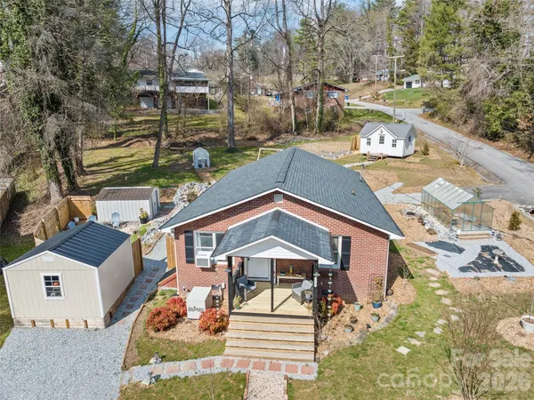 $375,000 | 110 Ewart Drive, Hendersonville, NC 28739
