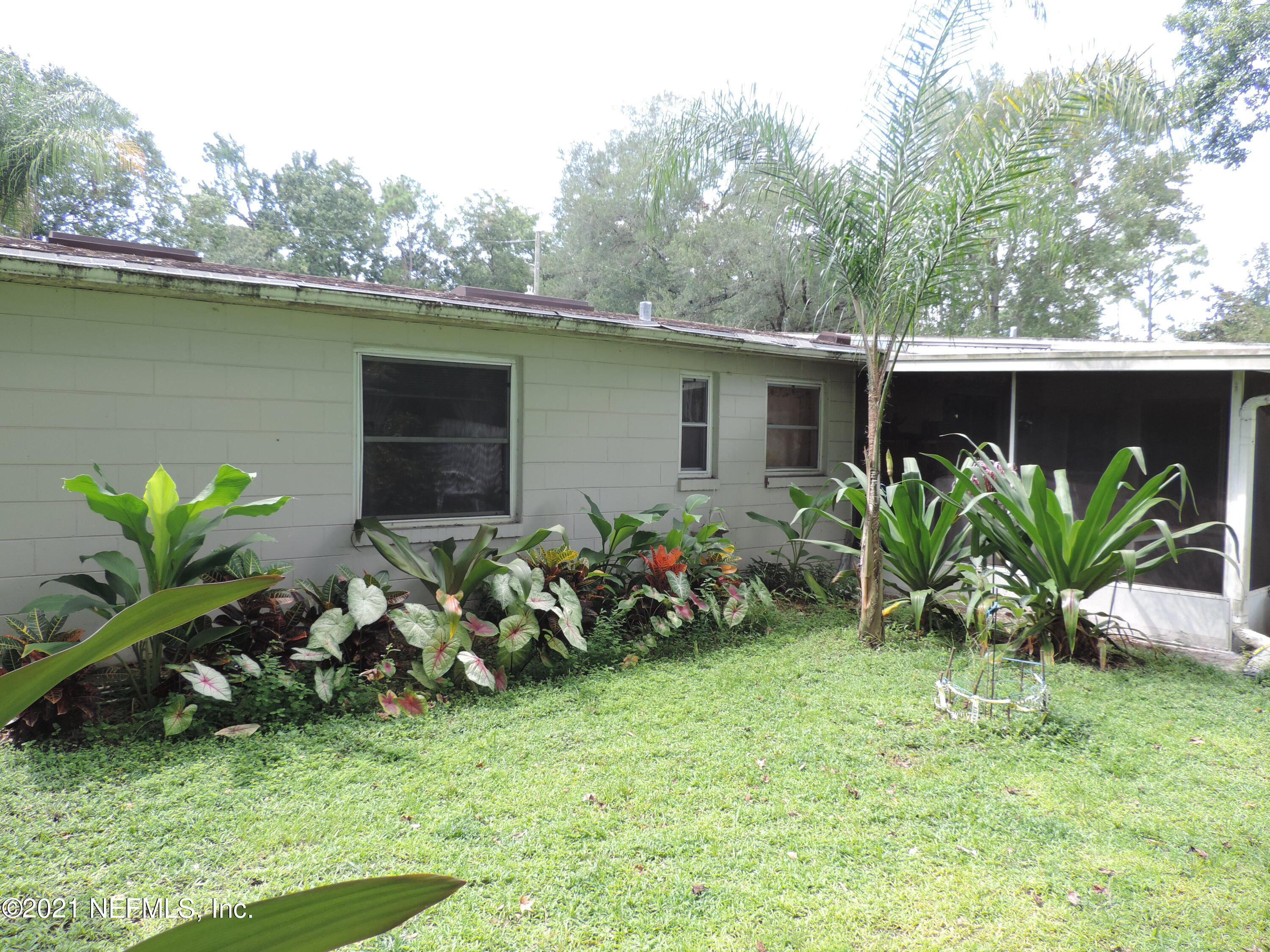 4253 Springwood Road Jacksonville, FL 32207 - Photo 12 of 16 a front view of a house with garden