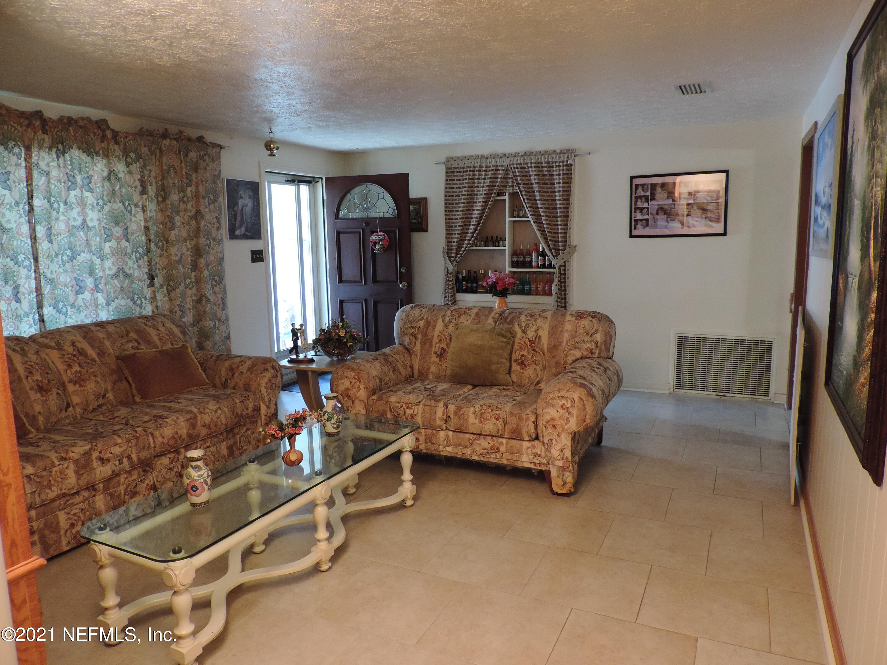 4253 Springwood Road Jacksonville, FL 32207 - Photo 6 of 16 a living room with furniture and a large window